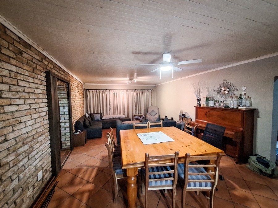 4 Bedroom Property for Sale in Kannoniers Park North West